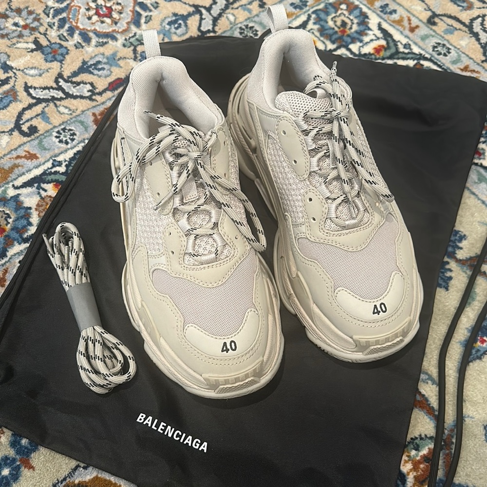 BALENCIAGA TRIPLE S SNEAKER